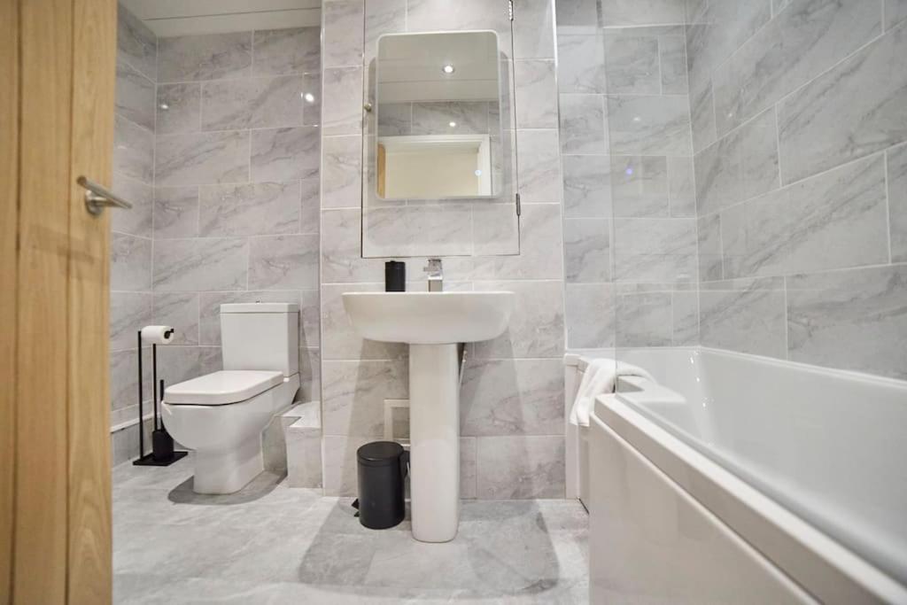 High Spec Spacious 2Bd Apt, Parking, Nr Newcastle Gateshead Bagian luar foto
